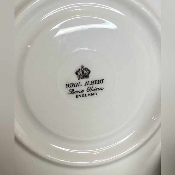 Vintage Royal Albert Bone China Pink Rose Teacup & Saucer Gainsborough Shape - Picture 8 of 8